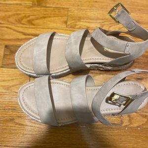 Strappy platform Sandal